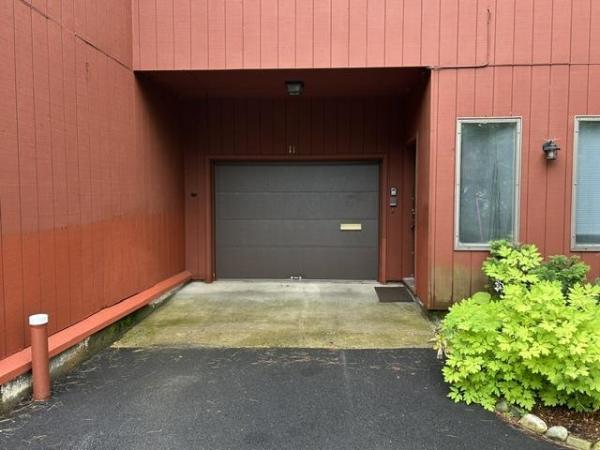 11 Evergreen Lane