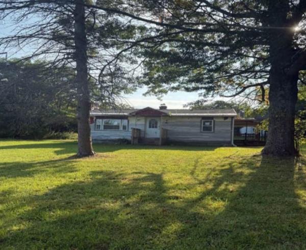 933  E Road 933  E Road