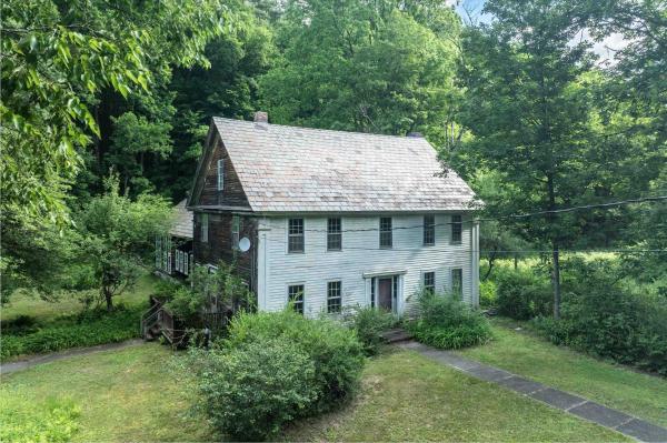 225 River Road South