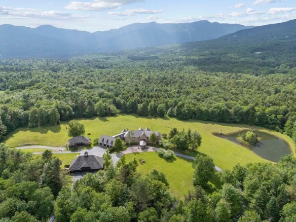 2575 Weeks Hill Road