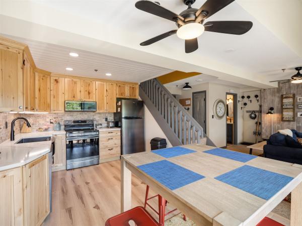 133 East Mountain Road