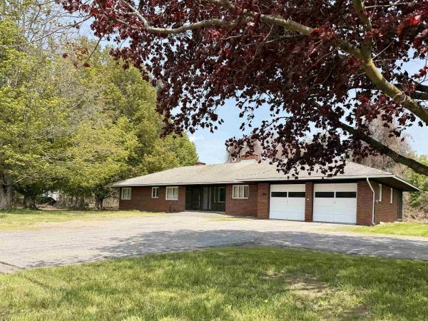 422 Governor Hunt Road