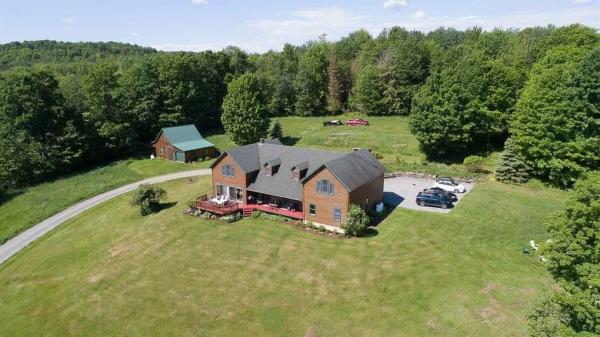 6095 Lake Road