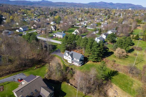 20 Moonbrook Drive