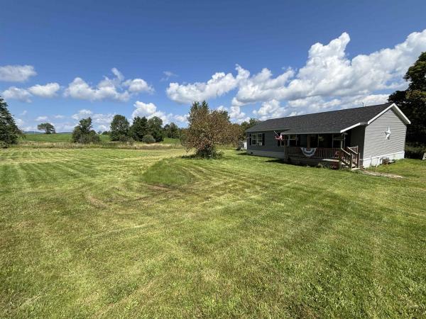 Single Family in Hyde Park VT