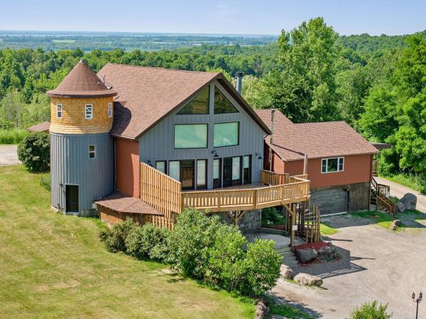 2139 Bronson Road
