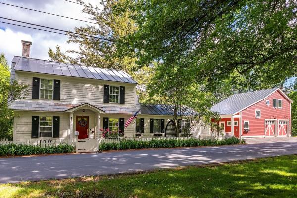 11 College Hill Road