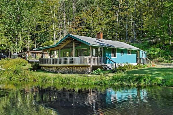 233 Hollow Hideaway Road