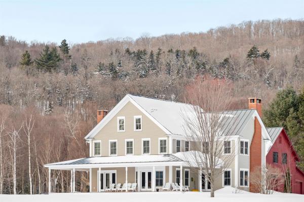 Single Family in Stowe VT