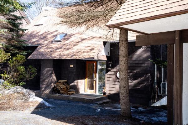 60 Hilltop Road