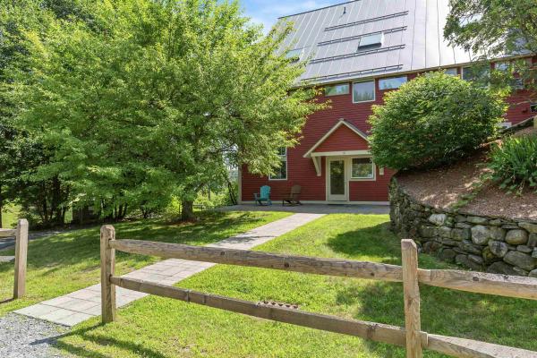 16 Hemlock Ridge Drive